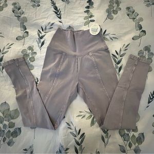 *NWT* Offline by Aerie XS Short Lavender Leggings